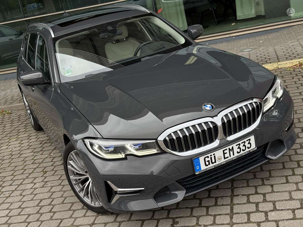 BMW 320, universalas
