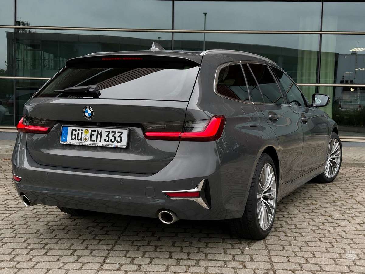 BMW 320, universalas