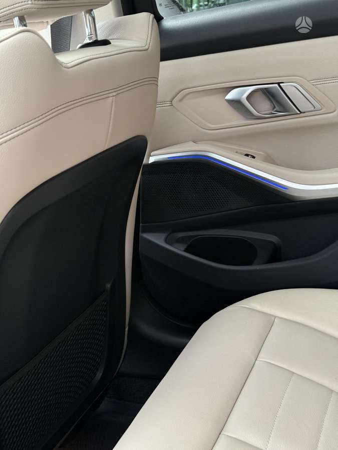BMW 320, universalas