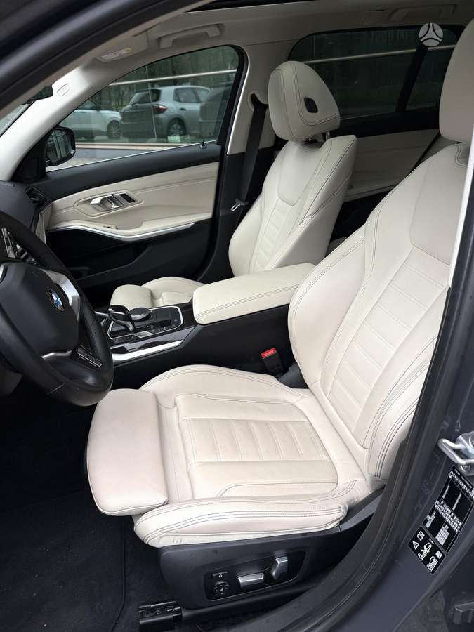 BMW 320, universalas