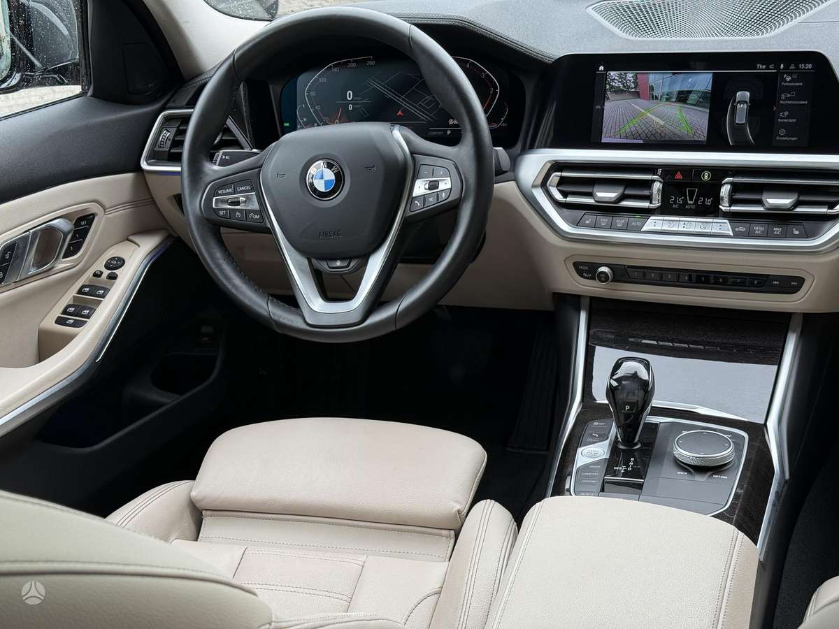 BMW 320, universalas