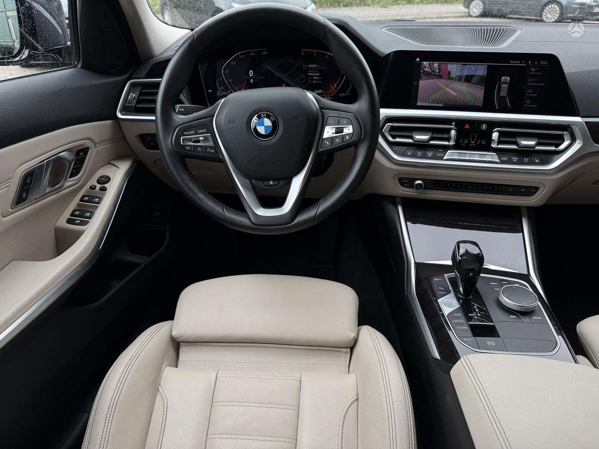 BMW 320, universalas