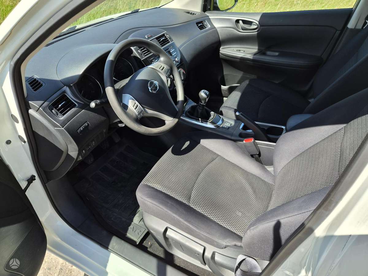 Nissan Pulsar, 1.5 l., hatchback