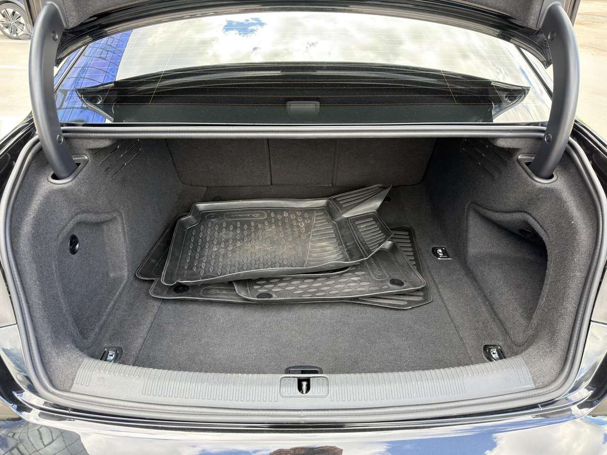 Audi A4, 2.0 l., sedanas