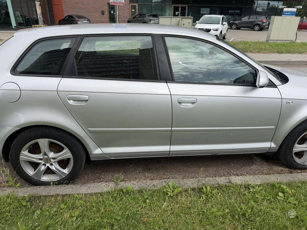 Audi A3, 1.6 l., Хэтчбек
