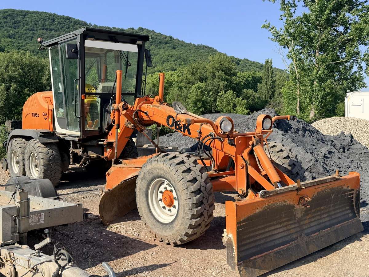 O&K F106.6, greideriai
