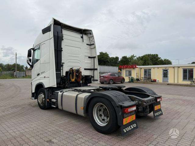 Volvo FH460, double sleeper