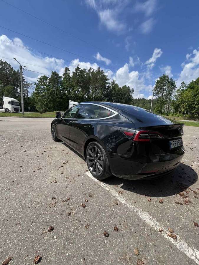 Tesla Model 3, 81 kWh, saloon / sedan