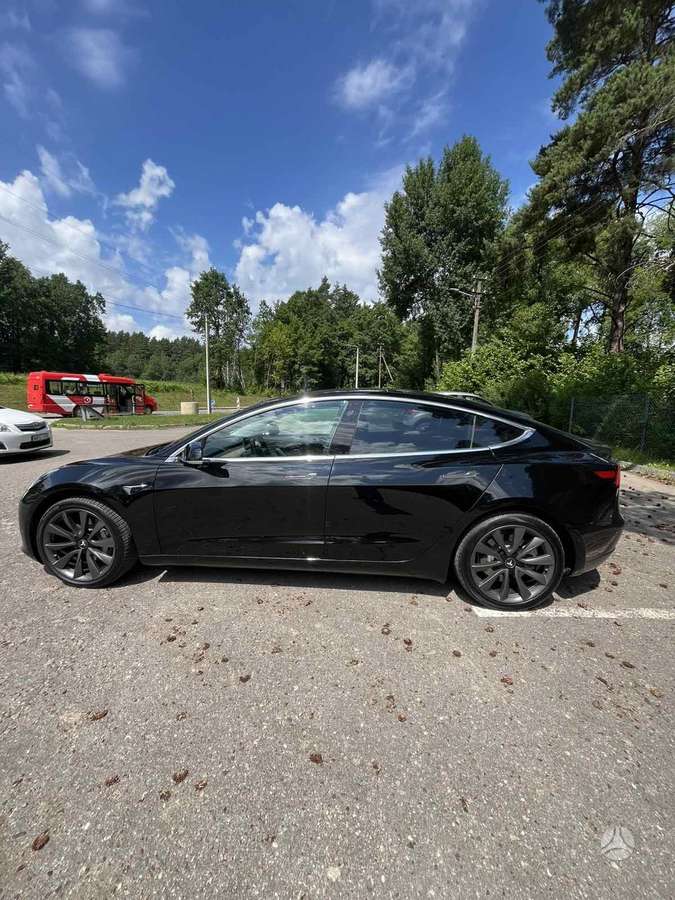 Tesla Model 3, 81 kWh, saloon / sedan