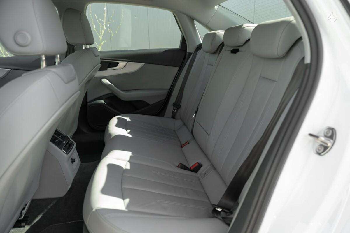 Audi A4, 2.0 l., Седан