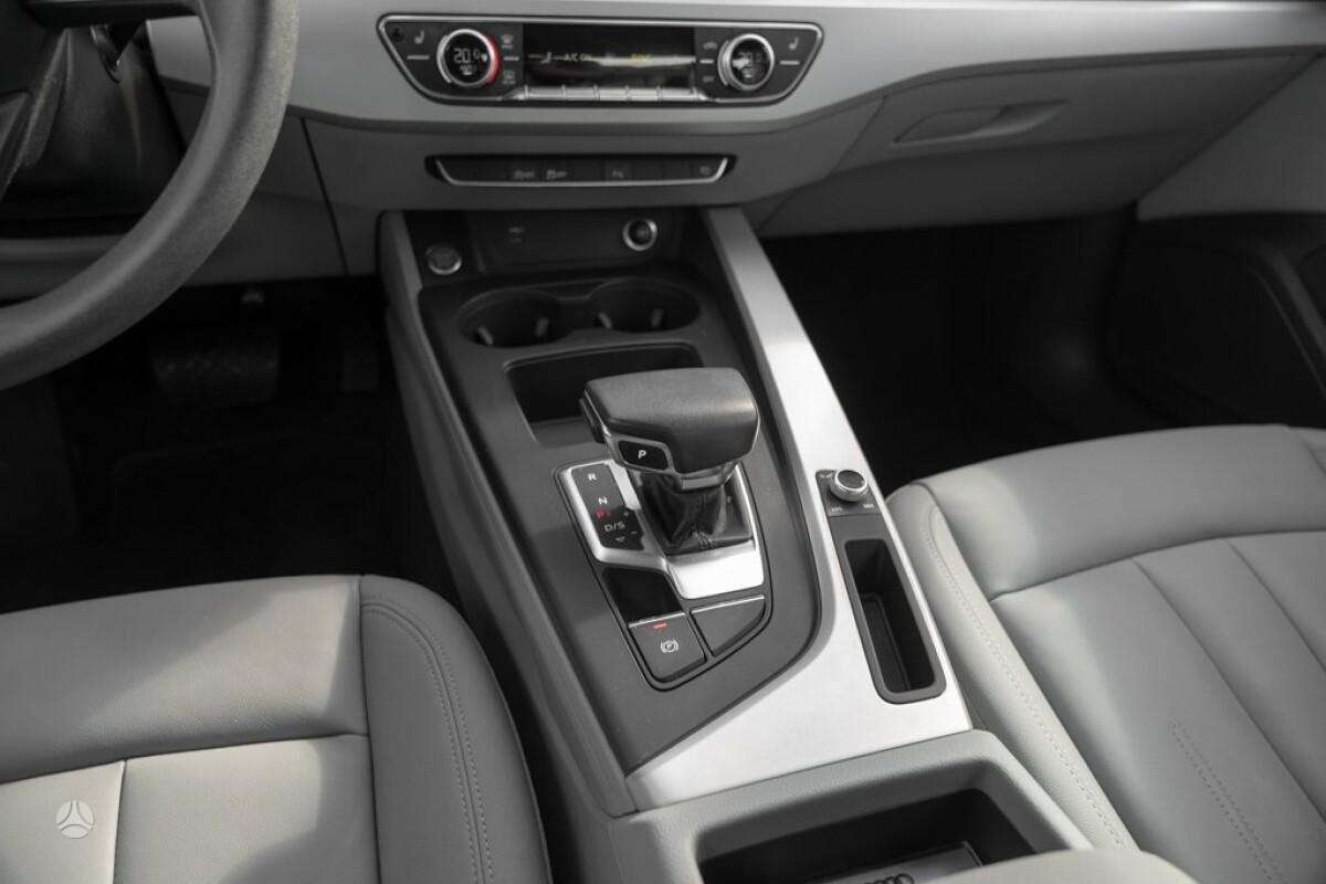 Audi A4, 2.0 l., Седан