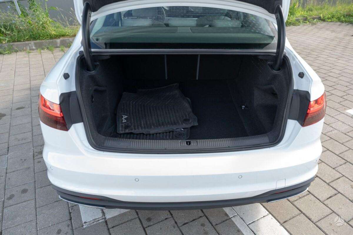 Audi A4, 2.0 l., Седан