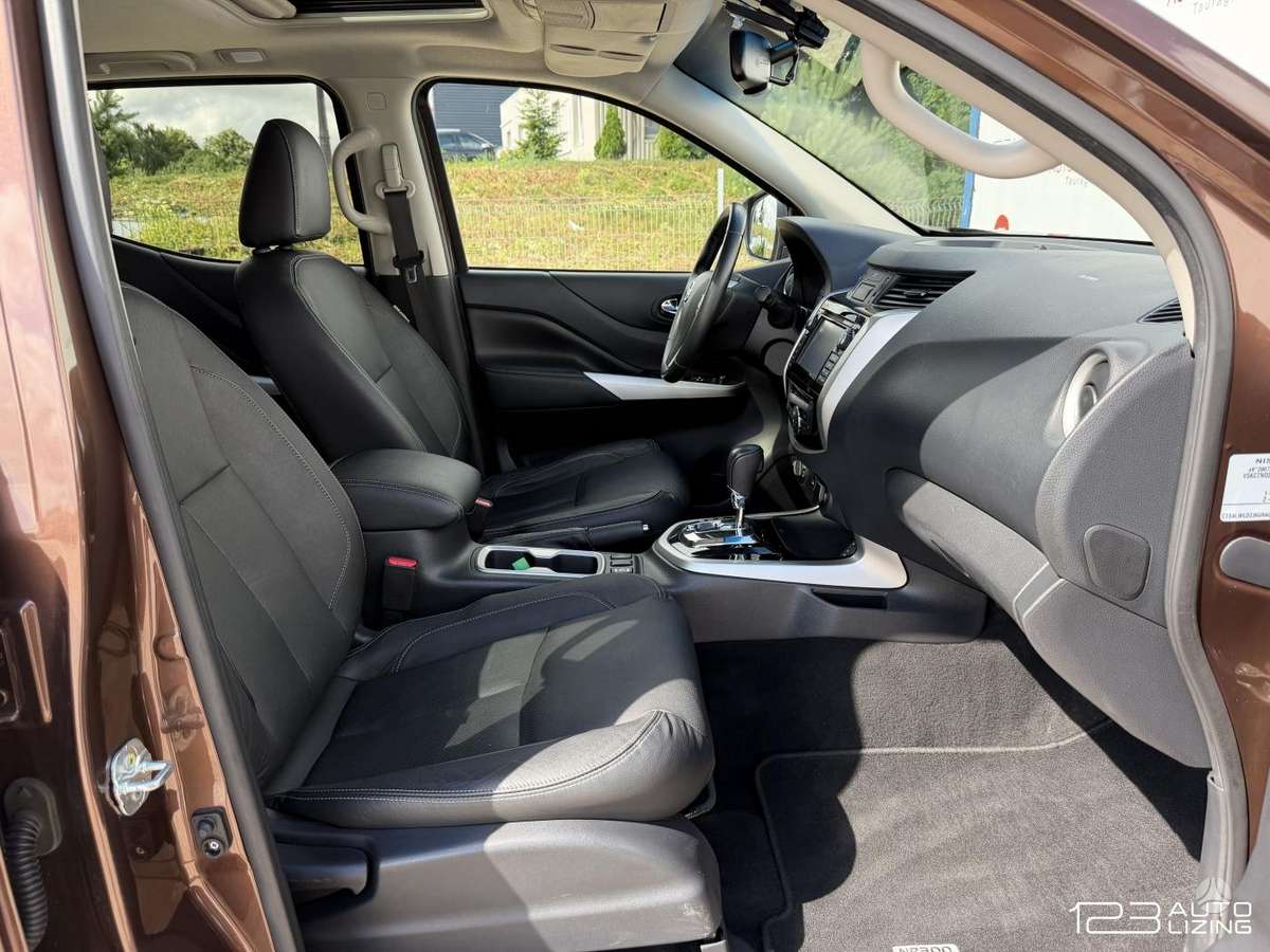 Nissan Navara, 2.3 l., Пикап