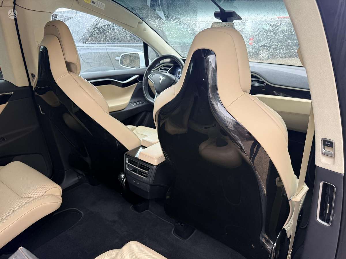 Tesla Model X, 90 кВт·ч, Внедорожник / Кроссовер