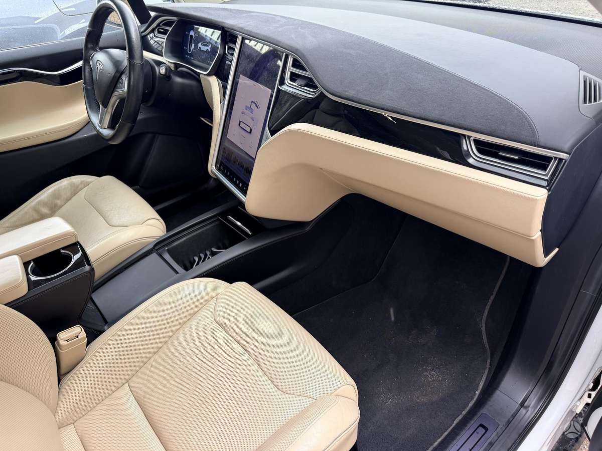 Tesla Model X, 90 кВт·ч, Внедорожник / Кроссовер