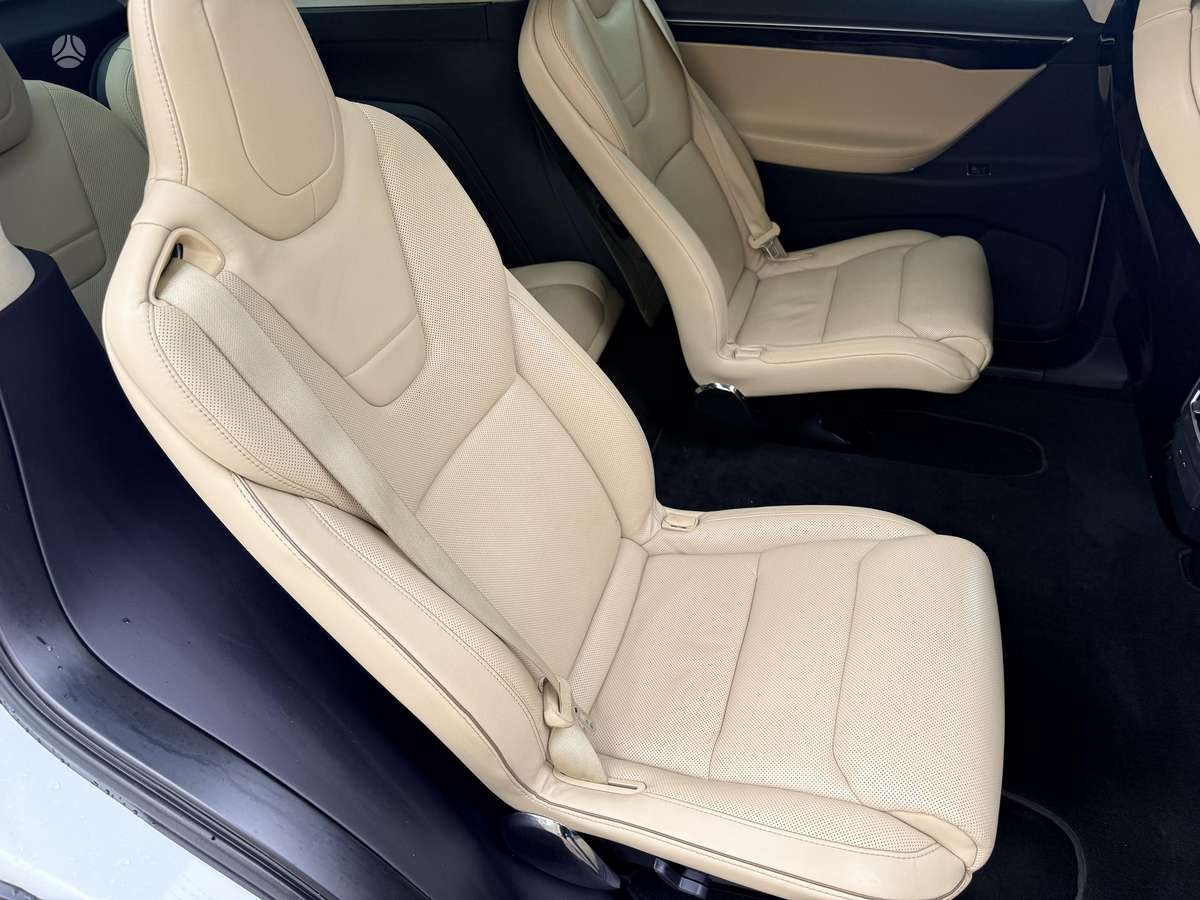 Tesla Model X, 90 кВт·ч, Внедорожник / Кроссовер