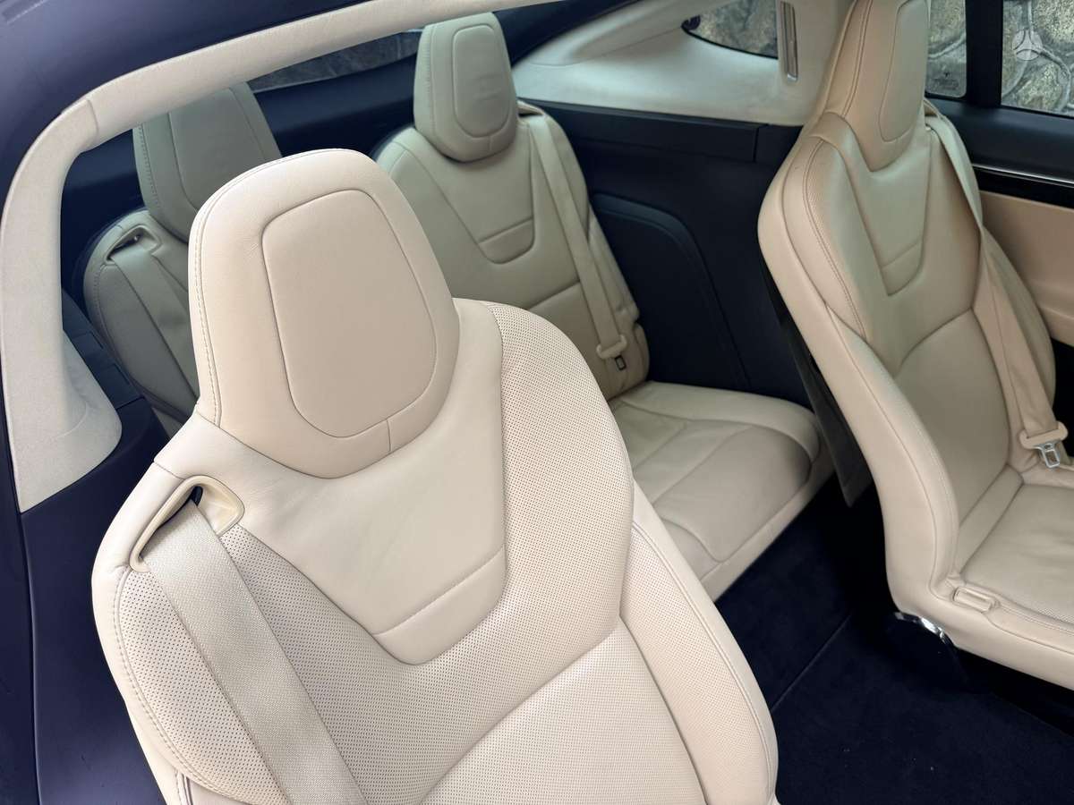 Tesla Model X, 90 кВт·ч, Внедорожник / Кроссовер