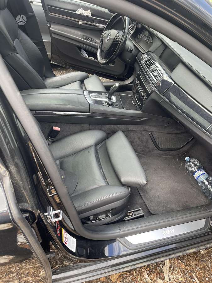 BMW 730