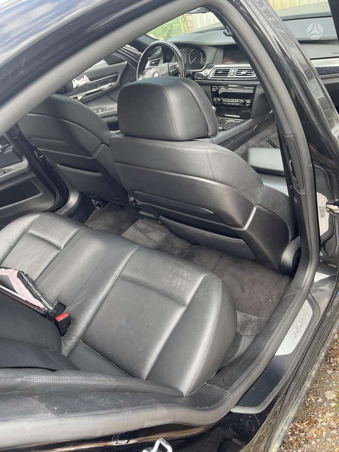 BMW 730