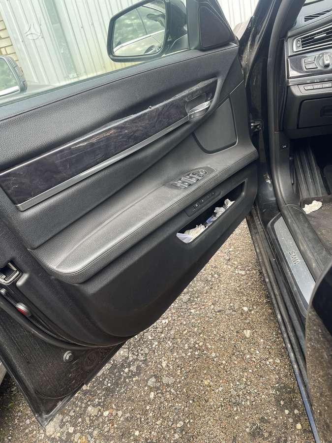 BMW 730