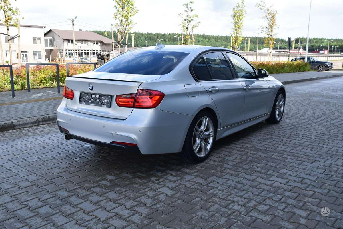 BMW 320, 2.0 l., saloon / sedan