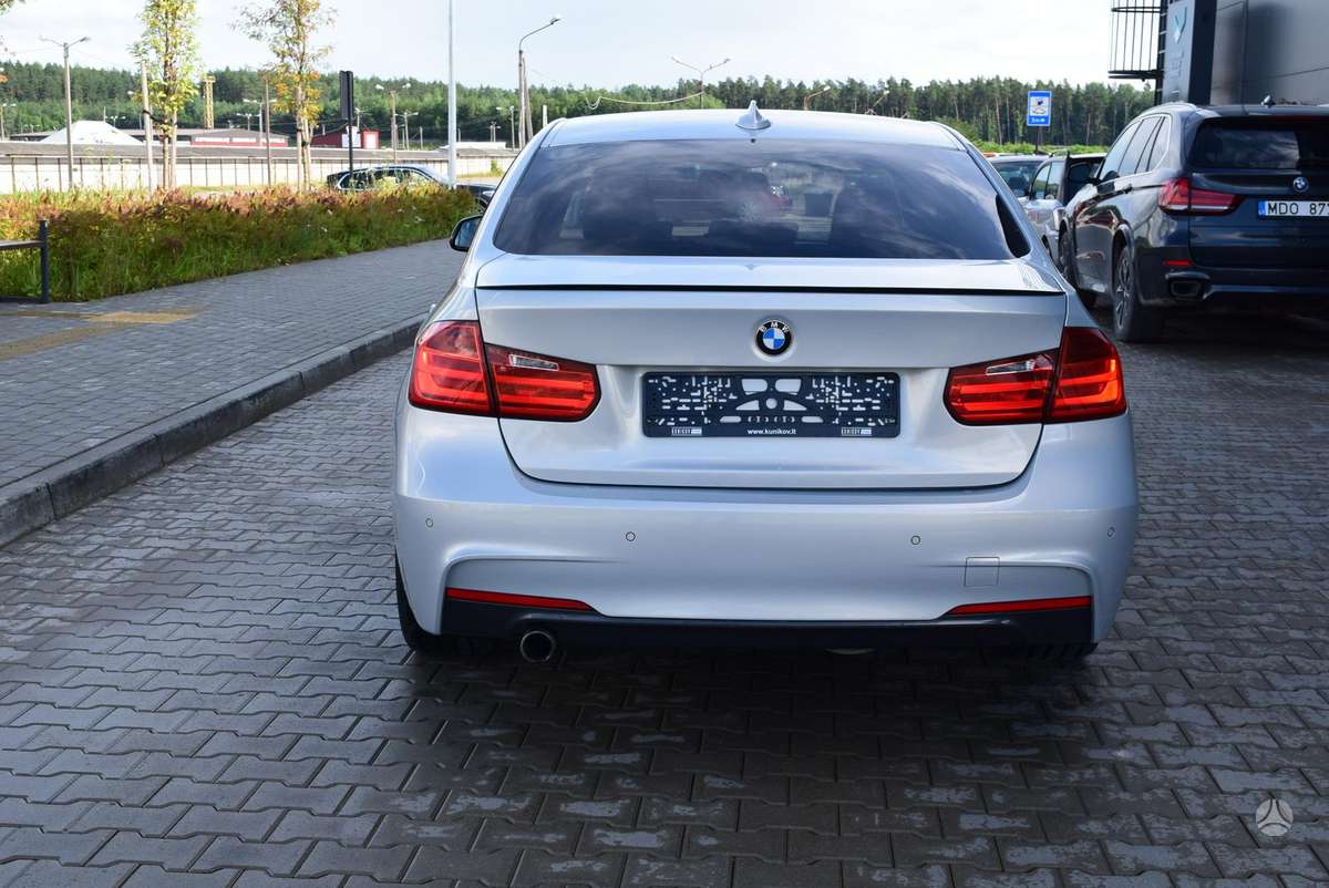 BMW 320, 2.0 l., saloon / sedan