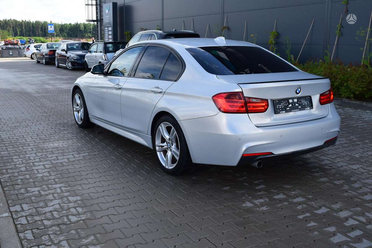 BMW 320, 2.0 l., saloon / sedan