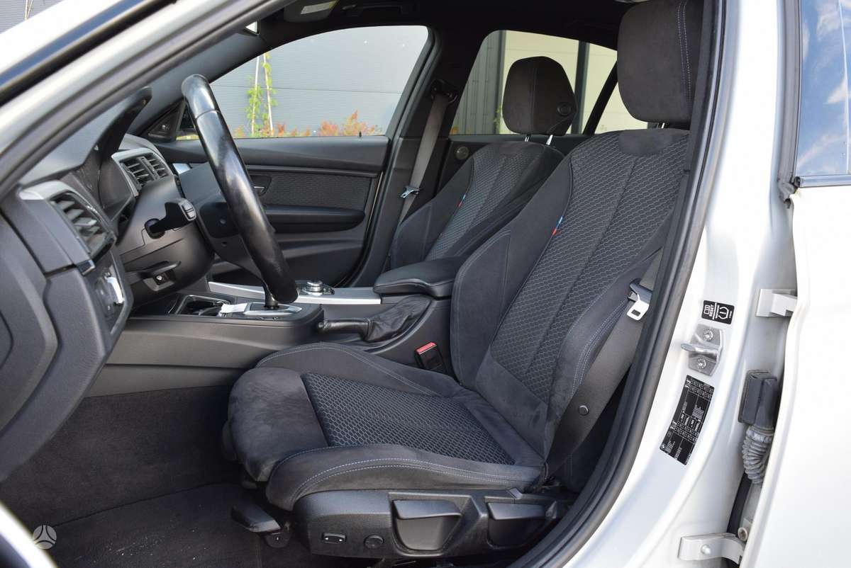 BMW 320, 2.0 l., saloon / sedan