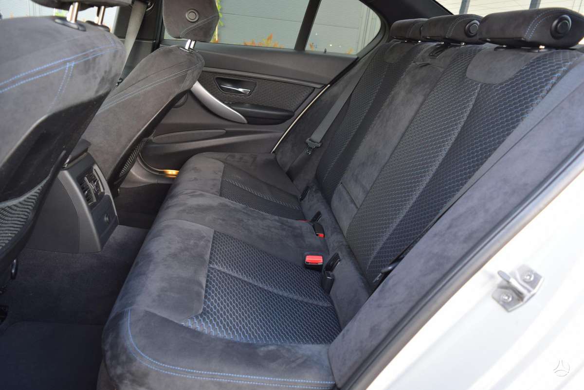 BMW 320, 2.0 l., saloon / sedan