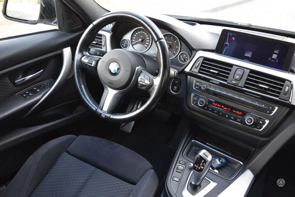 BMW 320, 2.0 l., saloon / sedan