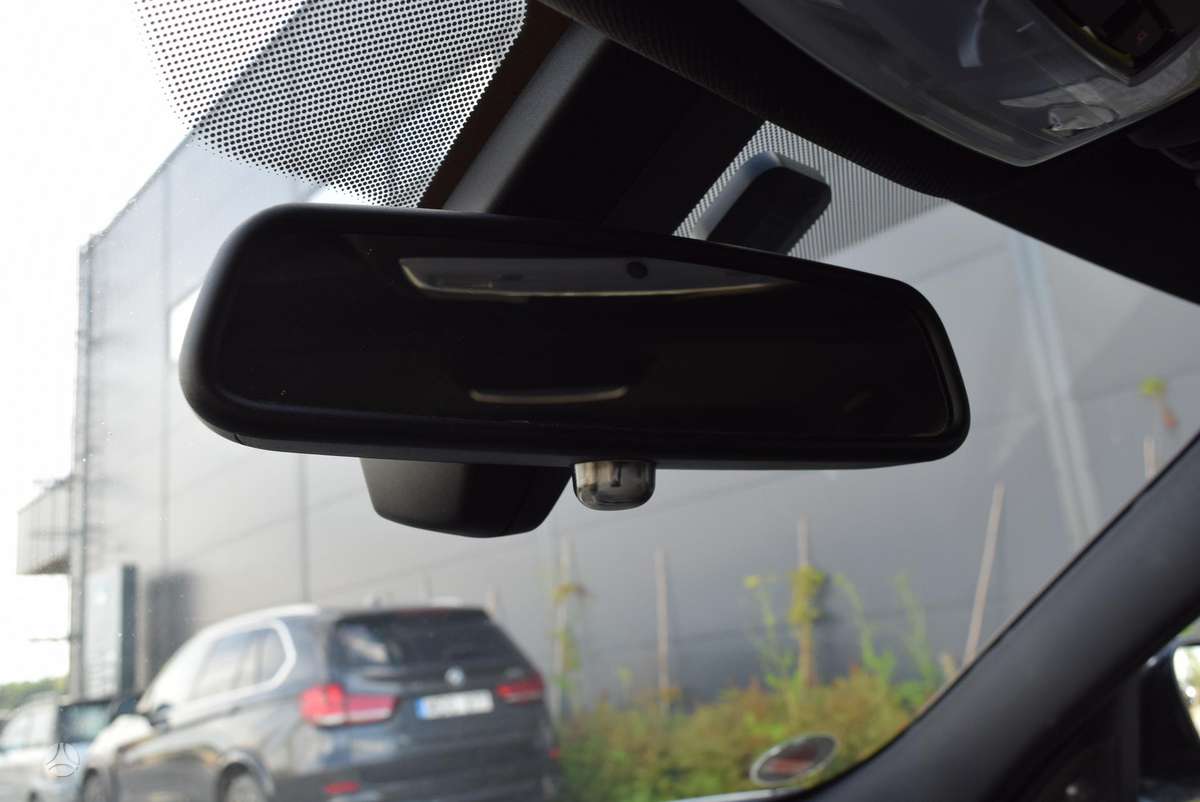 BMW 320, 2.0 l., saloon / sedan