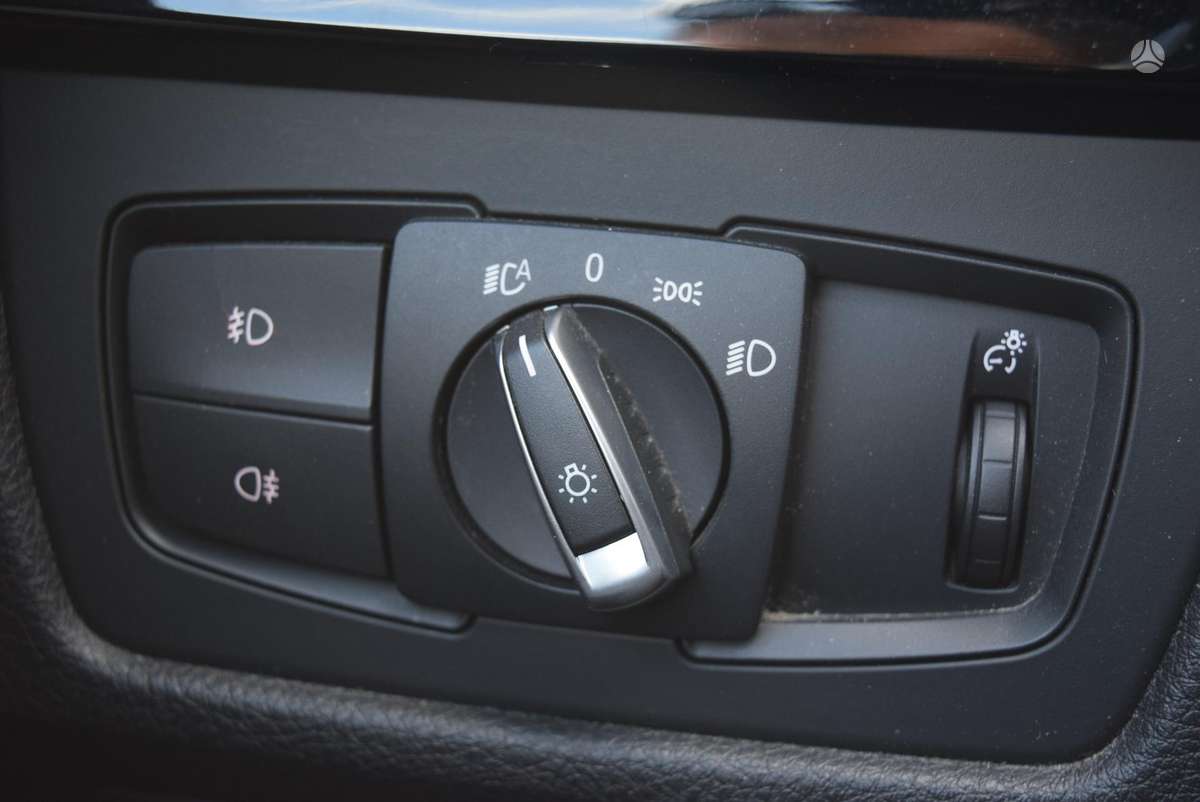 BMW 320, 2.0 l., saloon / sedan