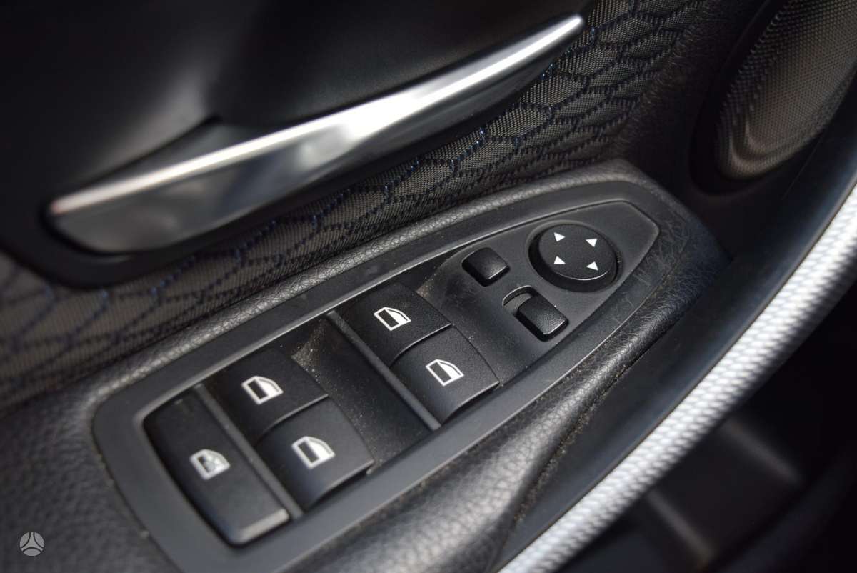 BMW 320, 2.0 l., saloon / sedan