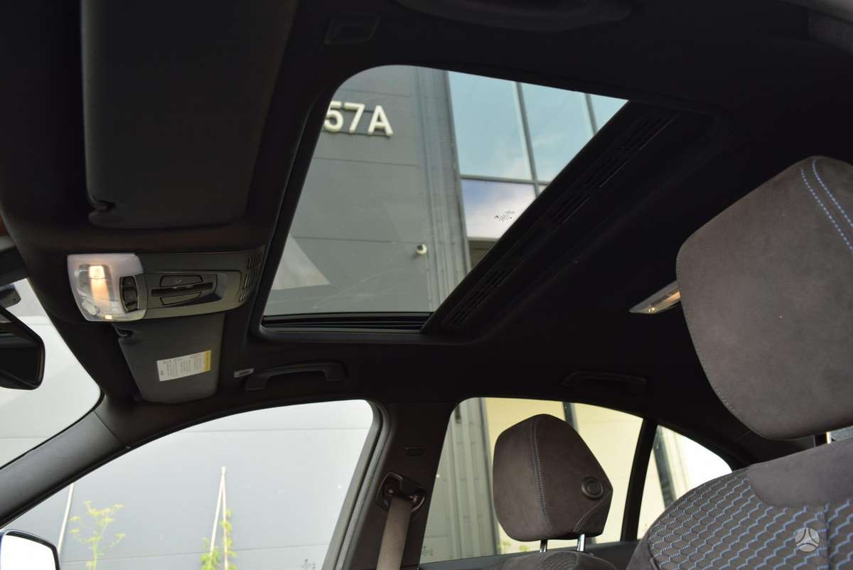 BMW 320, 2.0 l., saloon / sedan