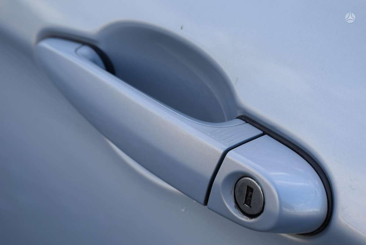 BMW 320, 2.0 l., saloon / sedan