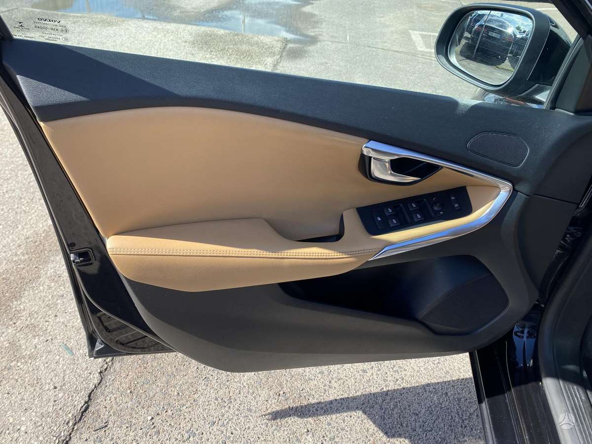 Volvo V40, 2.0 l., hatchback