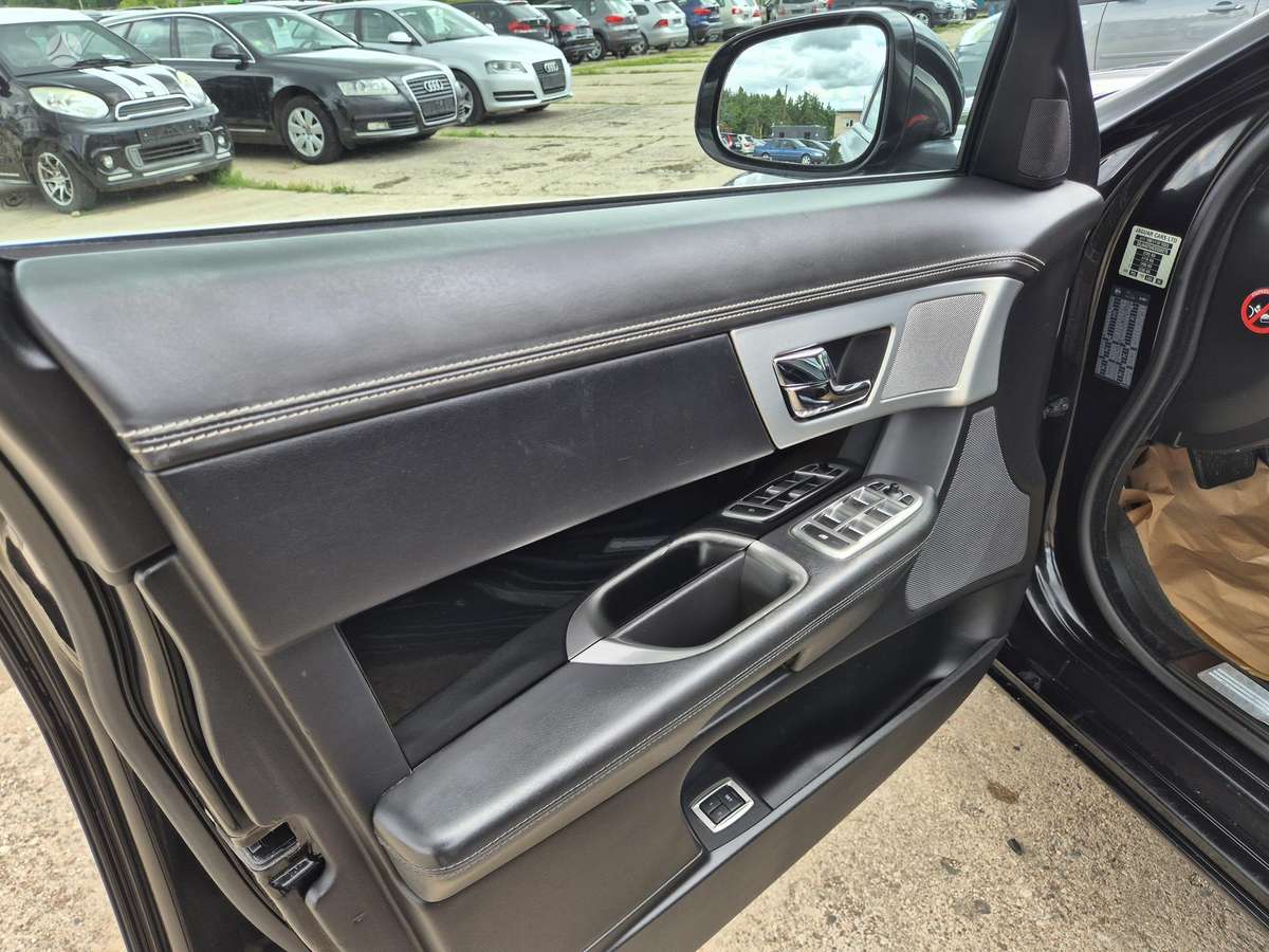 Jaguar XF, 2.2 l., Седан