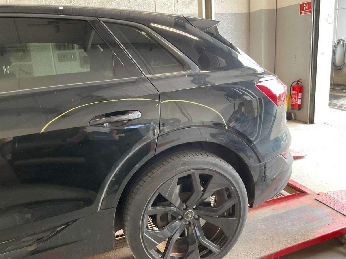 Audi e-tron, 95 kWh, off-road / crossover