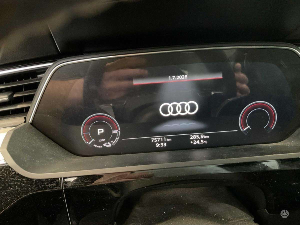 Audi e-tron, 95 kWh, off-road / crossover