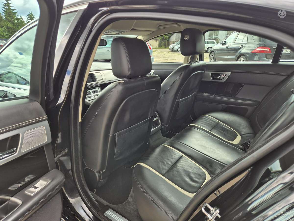Jaguar XF, 2.2 l., Седан