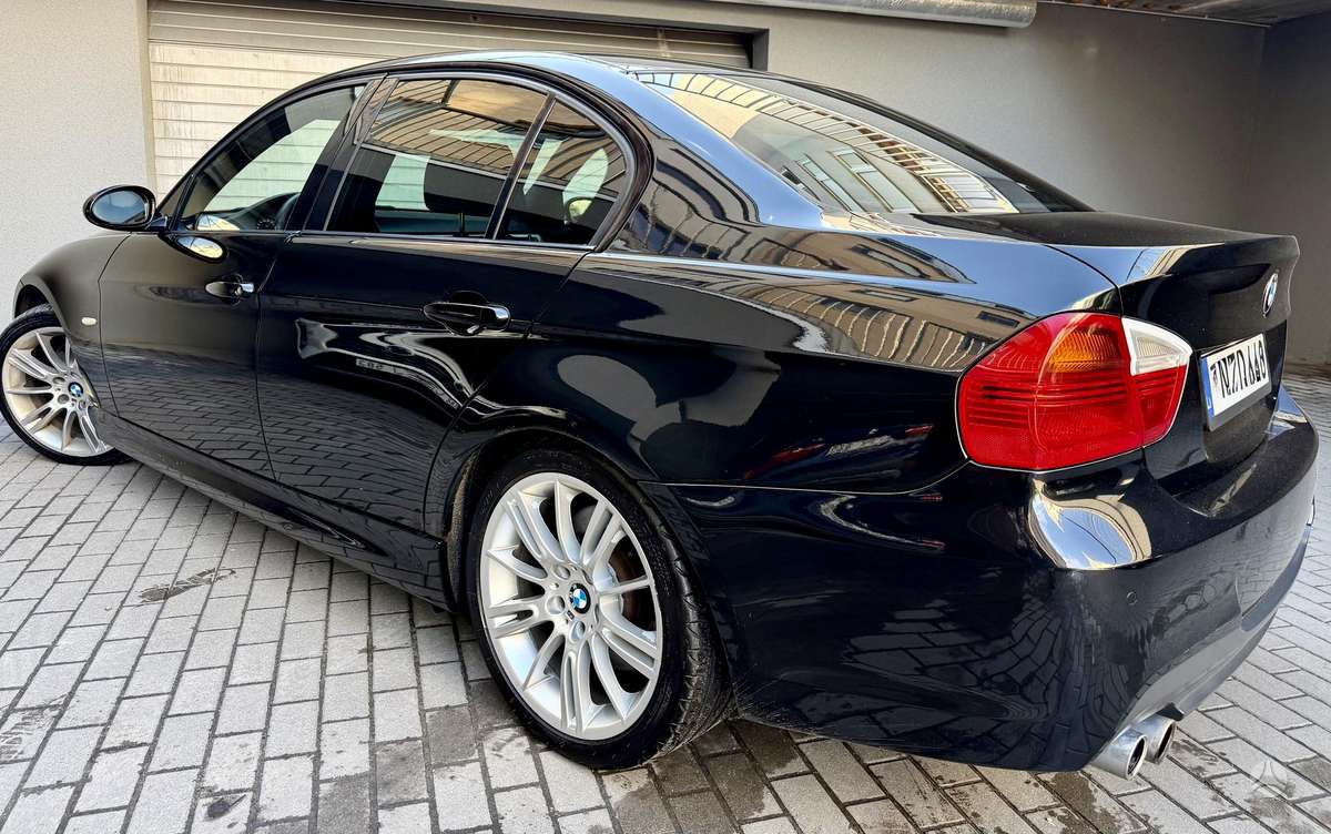 BMW 325, saloon / sedan