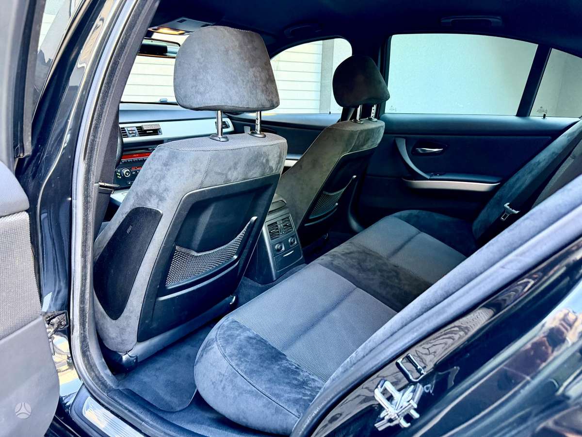 BMW 325, Седан