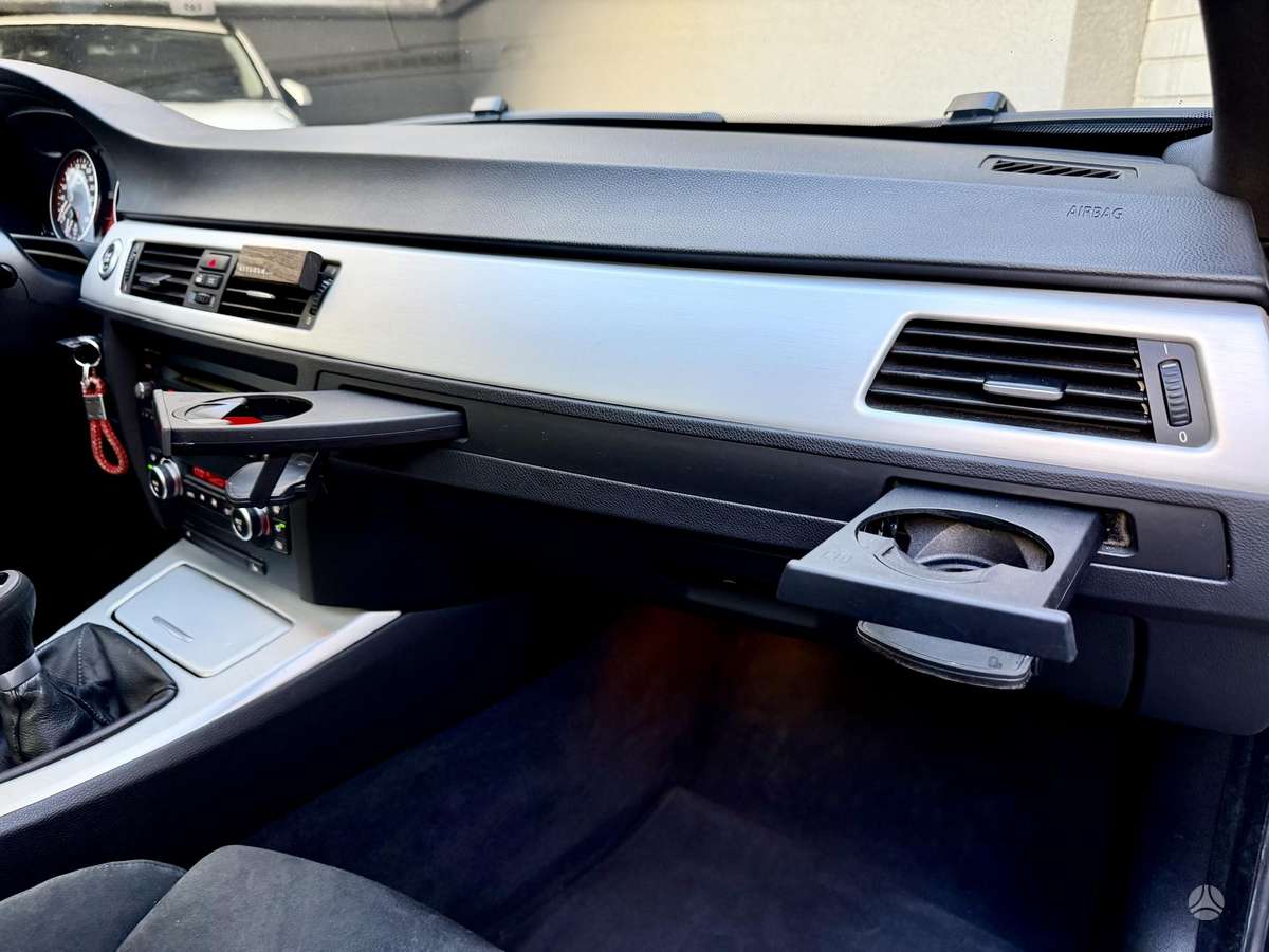 BMW 325, Седан