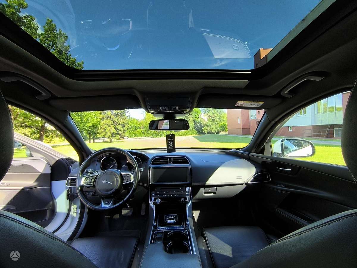 Jaguar XE, 2.0 l., Седан