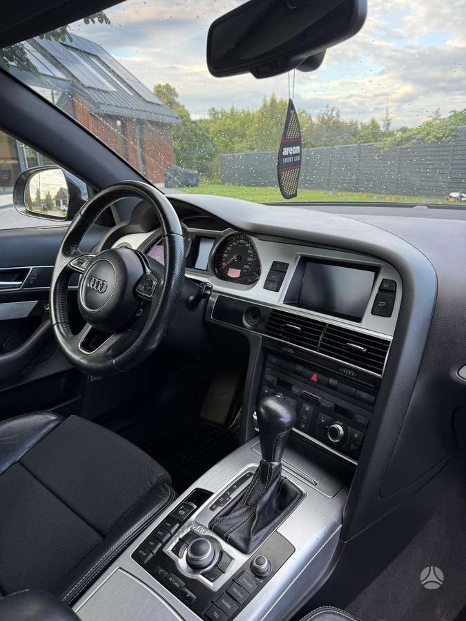 Audi A6, Седан