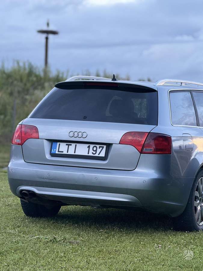 Audi A4, Универсал