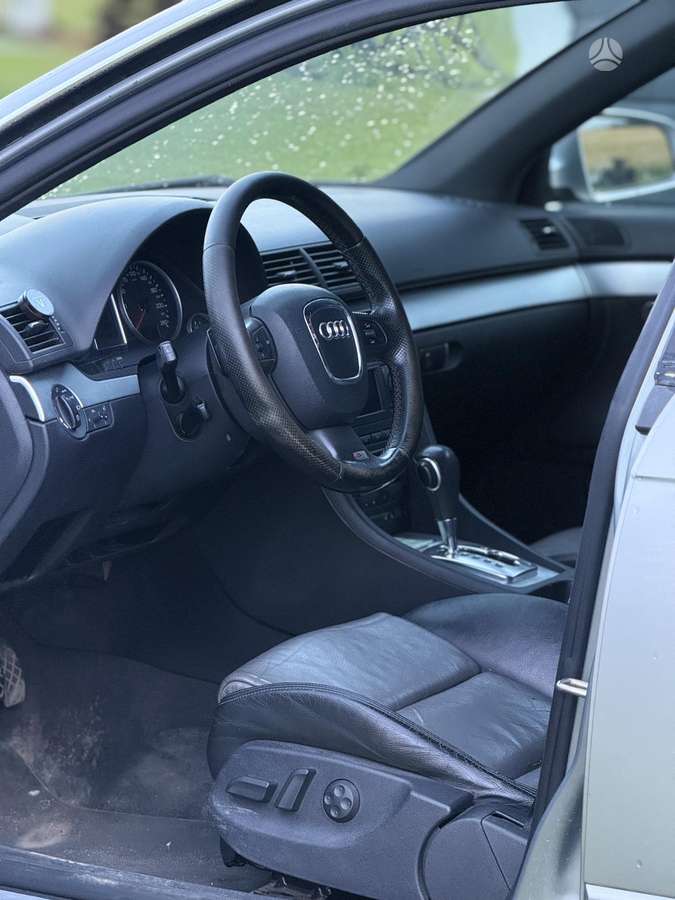 Audi A4, universalas