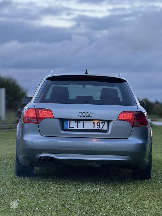 Audi A4, universalas