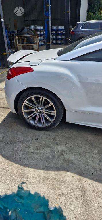 Peugeot RCZ