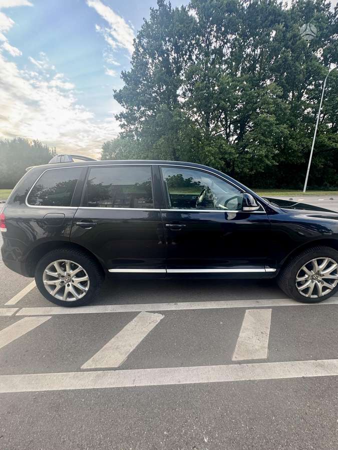 Volkswagen Touareg - 1